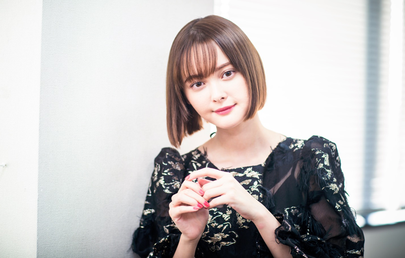 玉城ティナの熱愛彼氏や男性遍歴や櫻井翔との関係は 可愛くて肌が白いのはハーフだから 父母や兄弟姉妹からカップサイズや高校大学についても調査 ニュース エンスポ